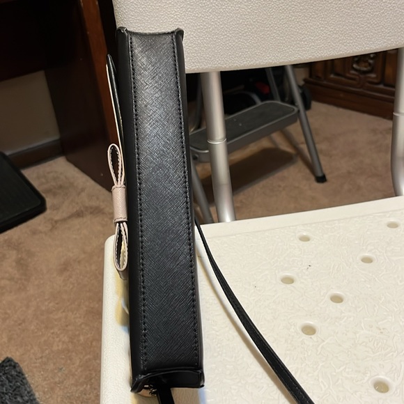 Kate Spade crossbody with bow - Picture 3 of 12